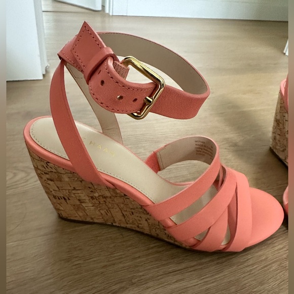 New pink wedge sandals - Picture 3 of 5